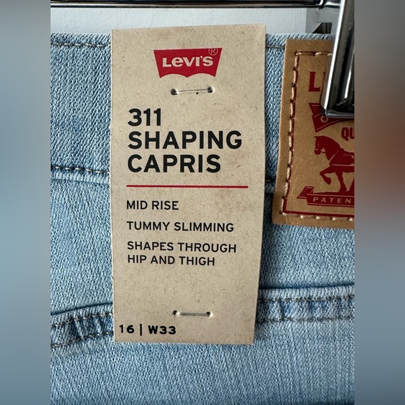 NWT Levi's 311 Jeans Size 33 Womens Shaping Skinny Capri Light Wash Blue Denim - Picture 11 of 11
